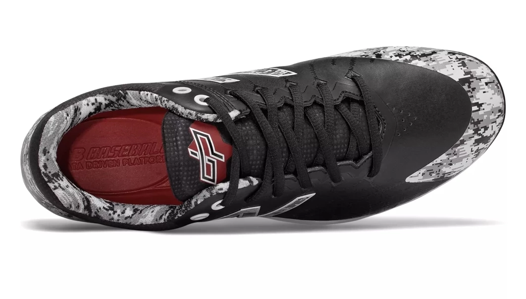 New Balance 4040v5 Adult Molded Cleats – Black/White (PL4040E5) 5 New Balance 4040v5 Adult Molded Cleats – Black/White (PL4040E5) - Image 3